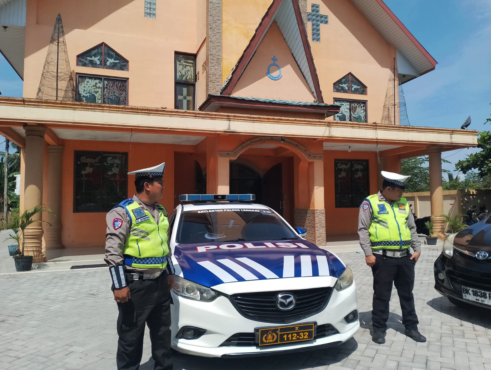 Patroli Gereja, Satlantas Polres Langkat Wujudkan Rasa Aman dan Tertib Berlalu Lintas 
