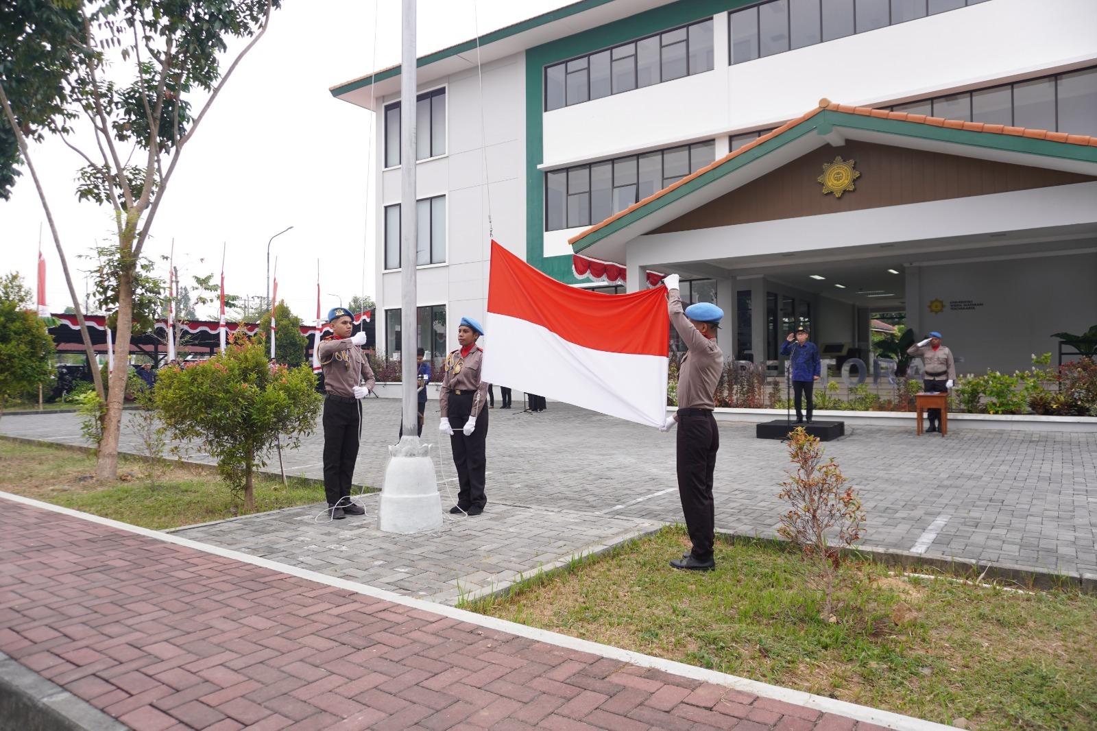UWM Gelar Upacara HUT Ke-81 Kemerdekaan RI, Rektor Sampaikan Amanat Gubernur DIY