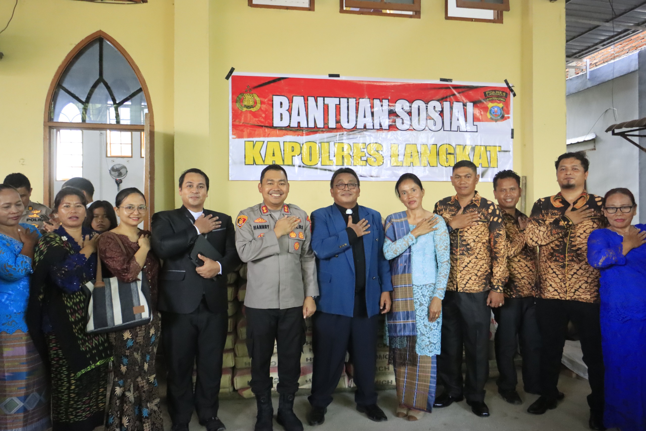 Kapolres Langkat Salurkan Bantuan Material Untuk Pembangunan Gereja HKBP Bukit Mas Besitang