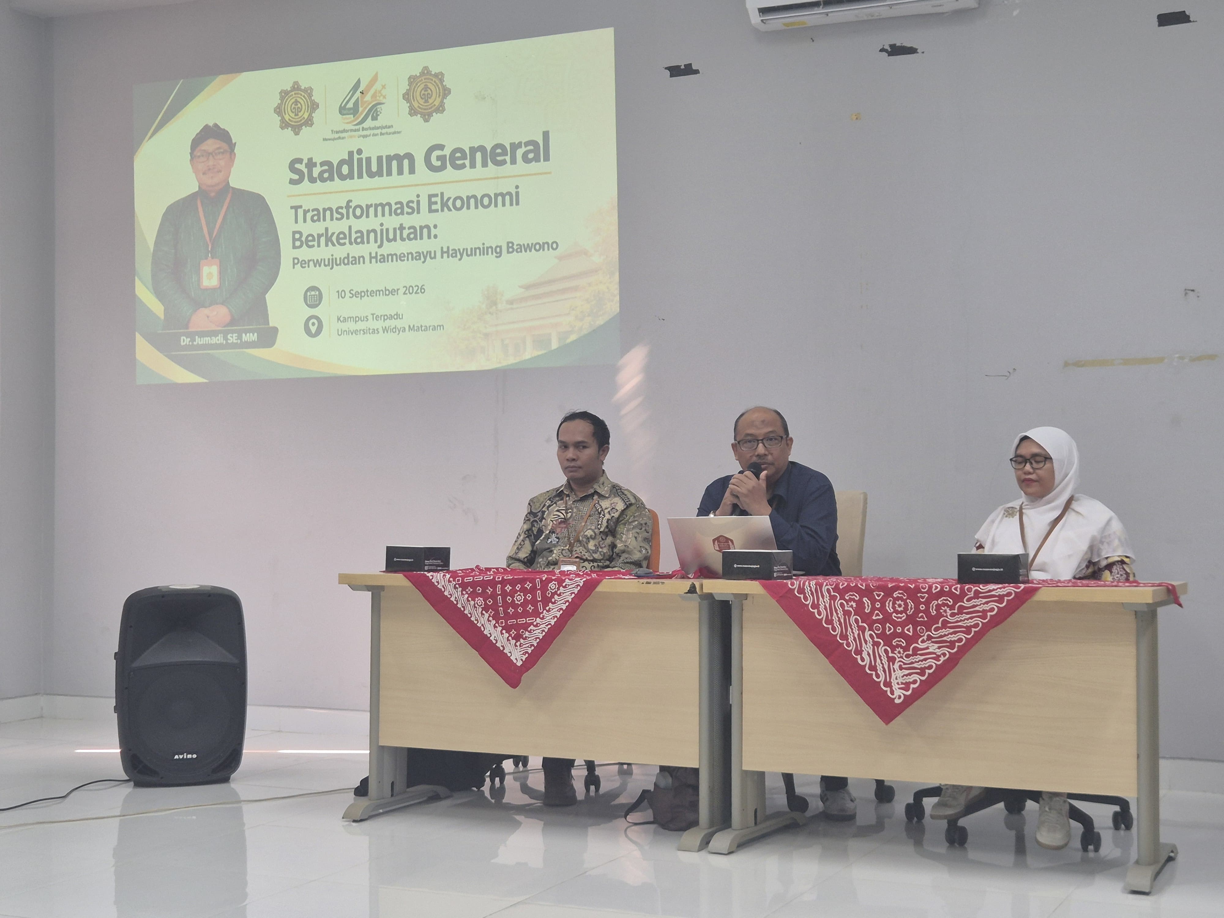 Sambut Mahasiswa Baru, FE UWM Gelar PKKMB 2026 Bertajuk "Arunika Ekonomika"