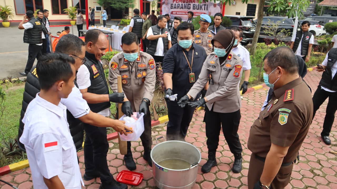 Polres Langkat Musnahkan Barang Bukti Narkotika Sabu, Pil Extasi dan Ganja