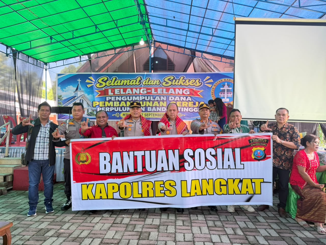 Polres Langkat Salurkan 100 Sak Material untuk Pembangunan Gereja GBKP Runggun Titi Besi