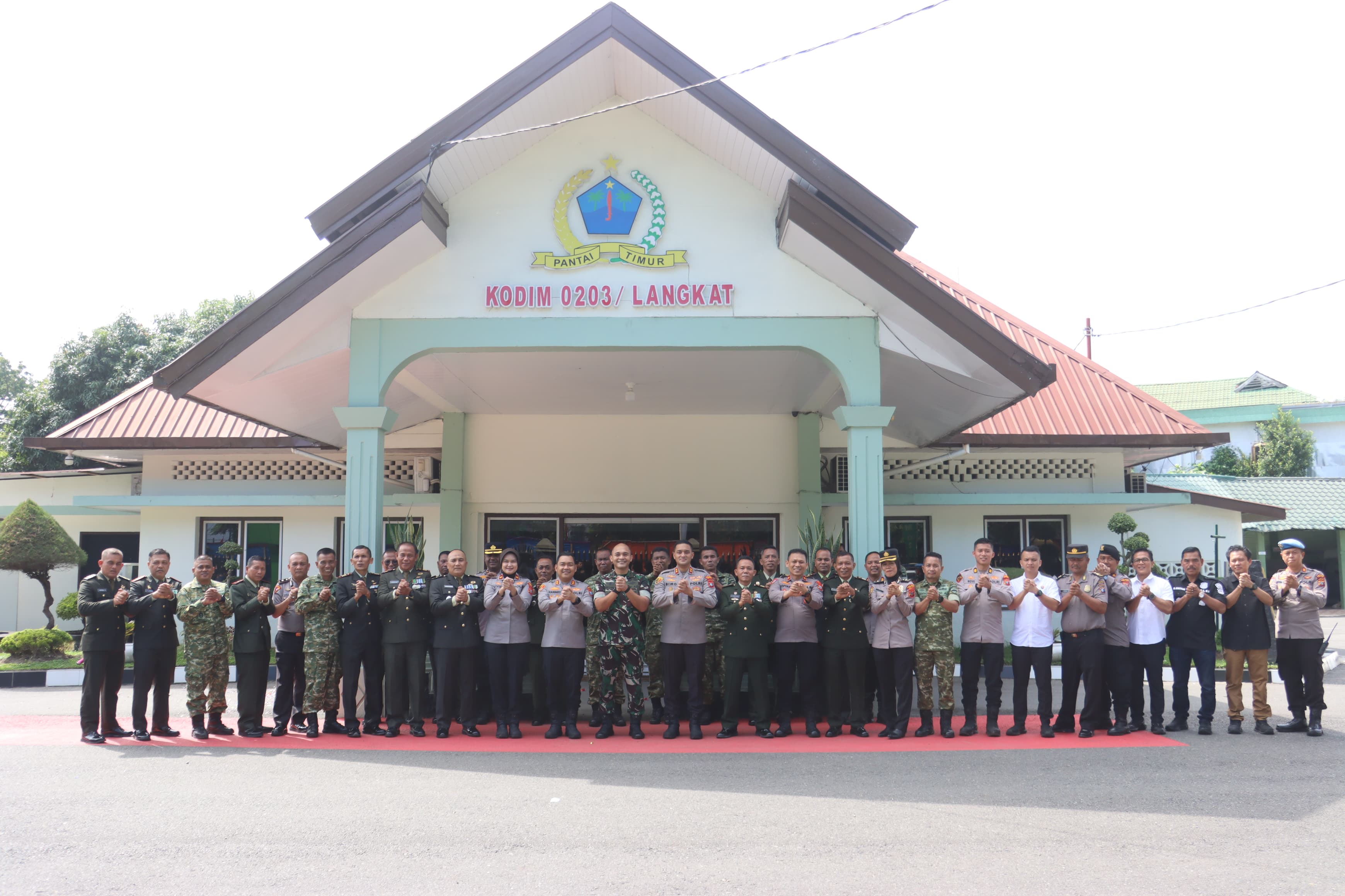 Rayakan HUT ke-81 TNI, Kapolres Langkat dan Dandim 0203 Langkat Perkuat Sinergitas