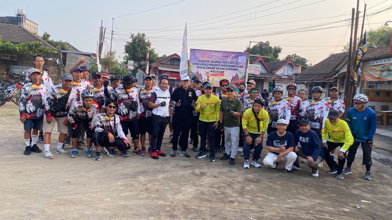 Gowes Wakaf dan Deklarasi Komitmen Kawasan Halal (KKH), MES DIY Dorong 43 UMKM Ayam Goreng Kalasan Perkuat Ekosistem Halal